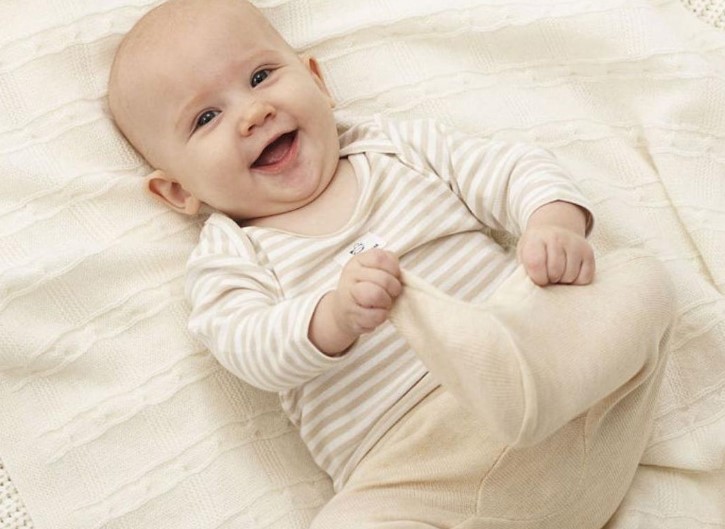 ¿Cuándo se ríe un bebé por primera vez?